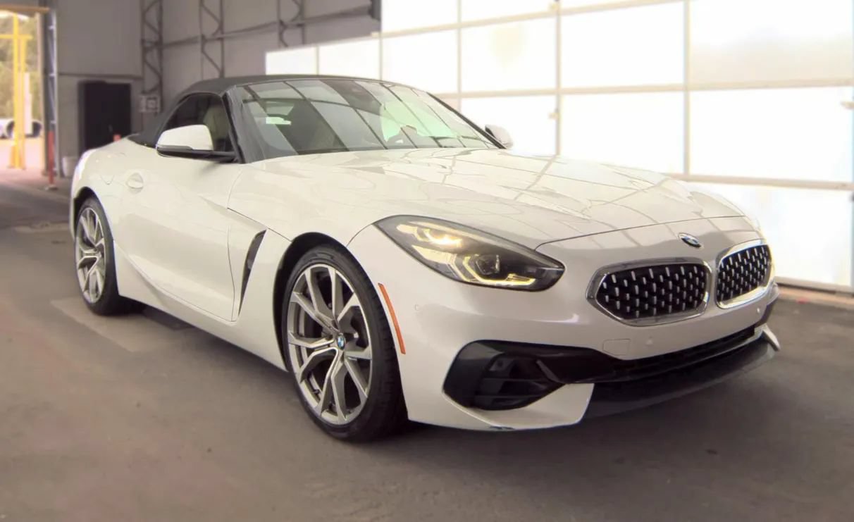 Used 2019 BMW Z4 sDrive30i w/ Premium Package RWD image 2