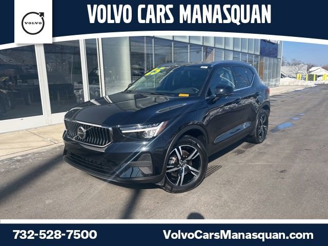 Certified 2025 Volvo XC40 B5 Core image 1