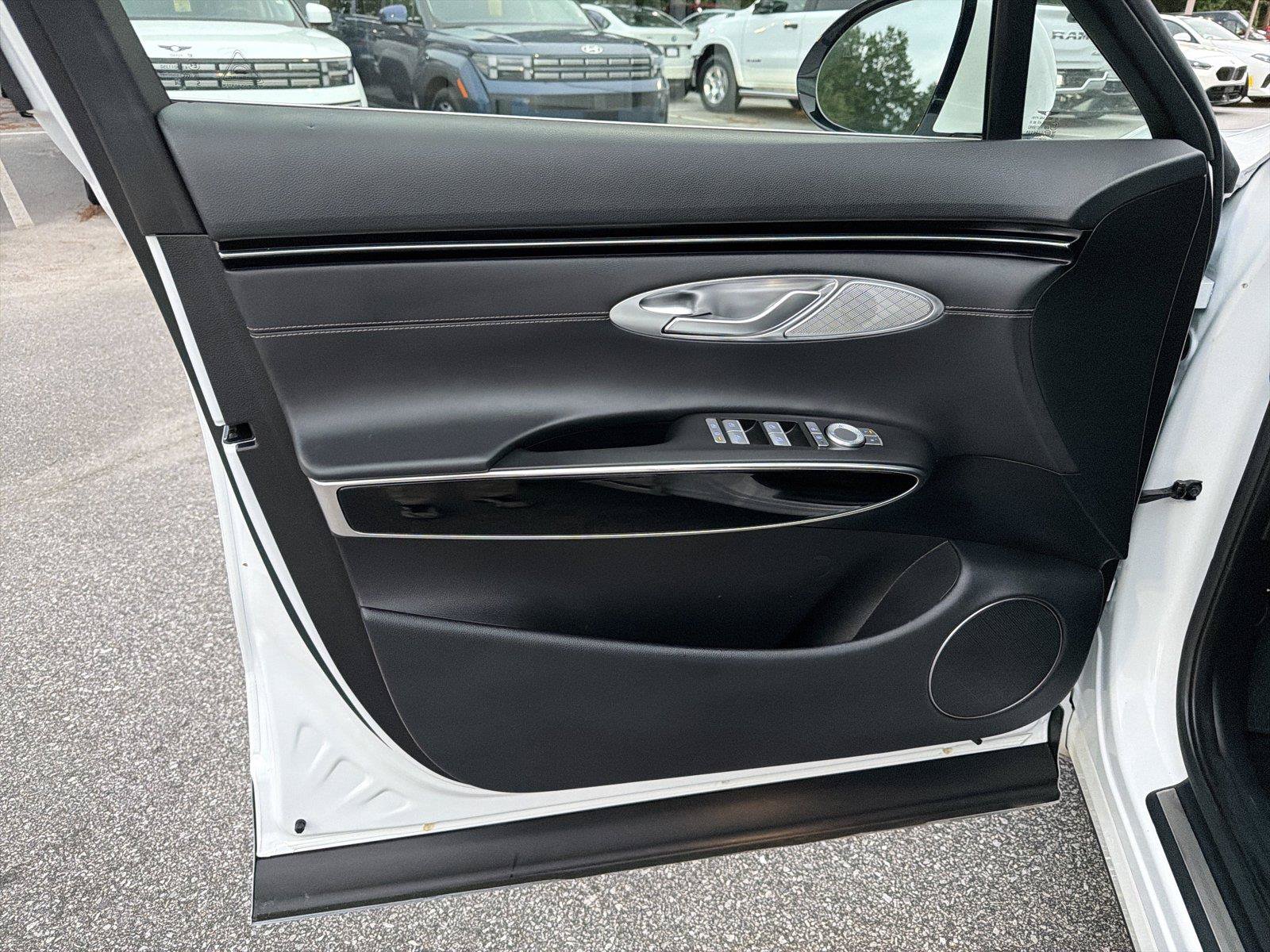 Used 2025 Genesis GV70 2.5T AWD/4WD image 9