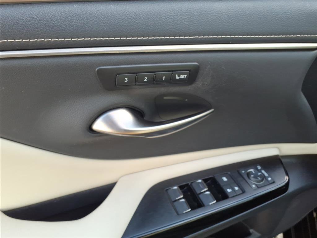 Certified 2023 Lexus ES 250 w/ Premium Package image 13