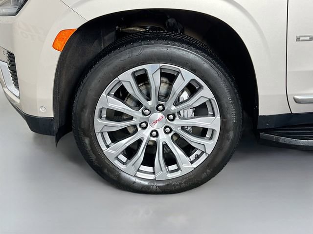 Used 2023 GMC Yukon XL Denali w/ Advanced Technology Package AWD/4WD image 8