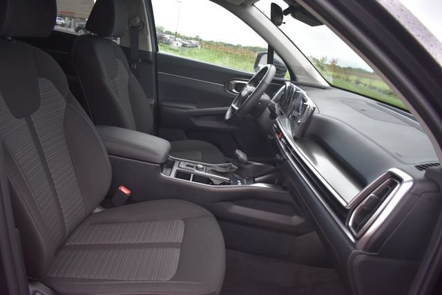 New 2026 Kia Sorento LX FWD image 13