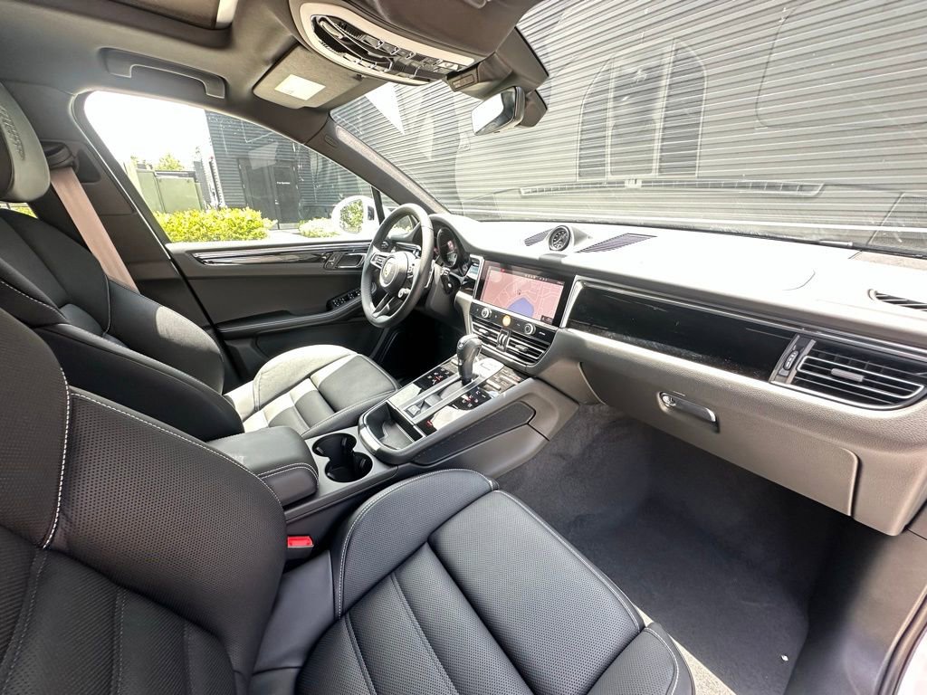 Used 2025 Porsche Macan S AWD/4WD image 37