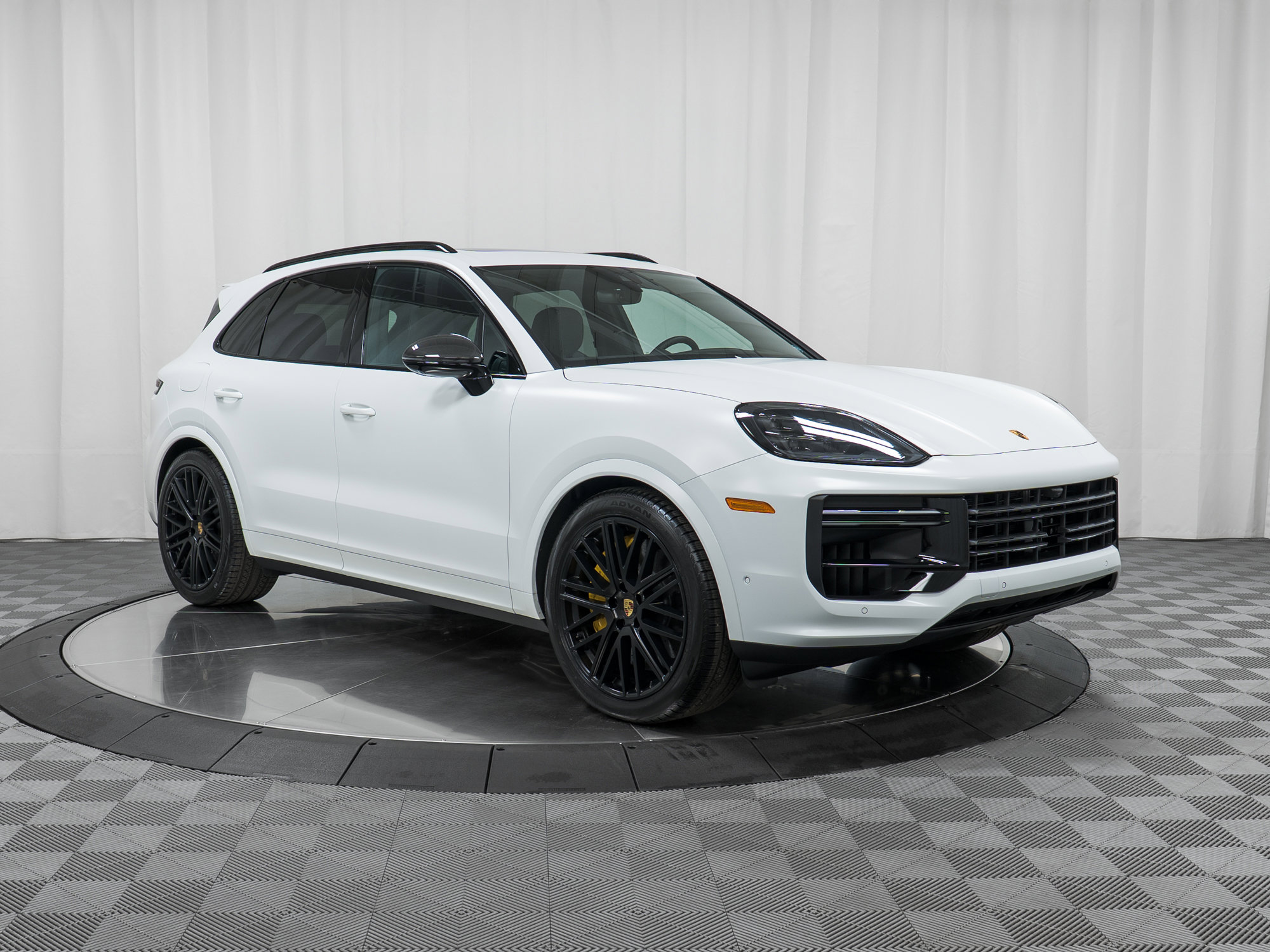 Certified 2024 Porsche Cayenne Turbo image 9
