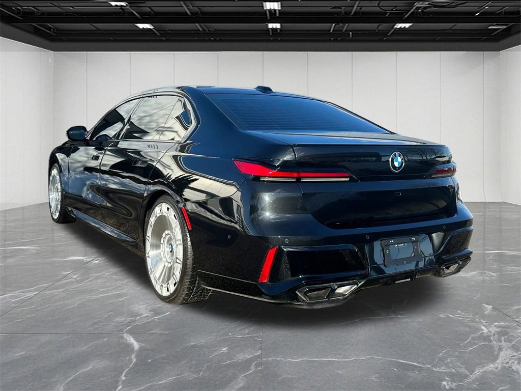 Used 2025 BMW 760i xDrive image 3
