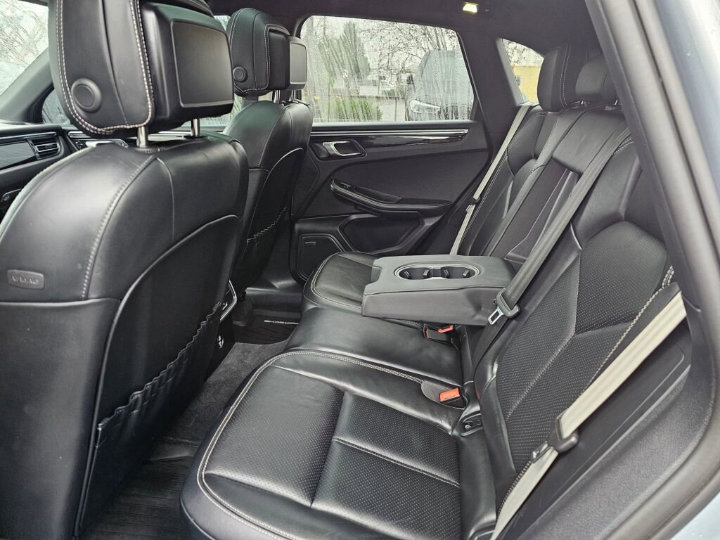 Used 2023 Porsche Macan w/ Premium Package Plus image 20