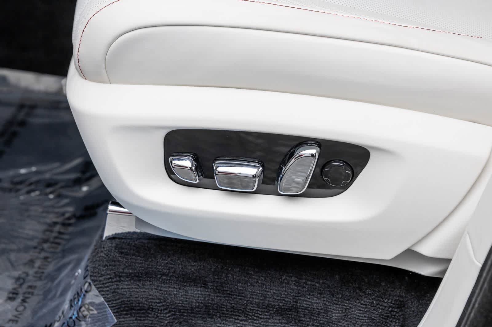 New 2027 Rolls-Royce Cullinan Black Badge AWD/4WD image 31