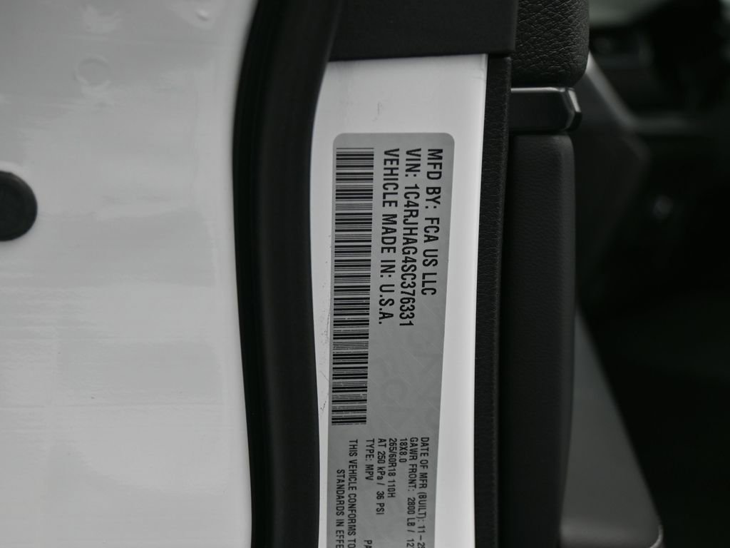 Used 2025 Jeep Grand Cherokee Altitude image 18