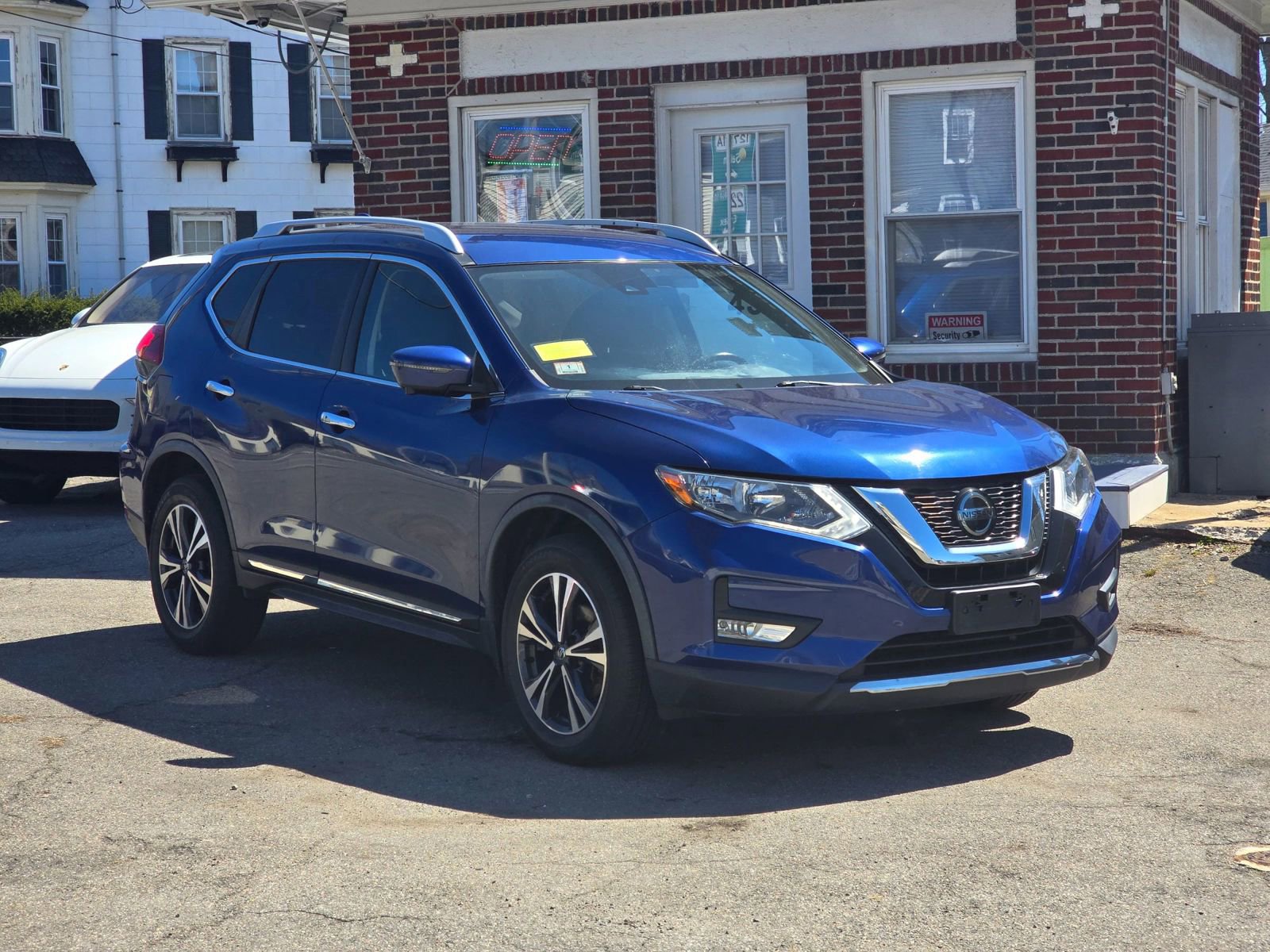 Used 2018 Nissan Rogue SL image 1