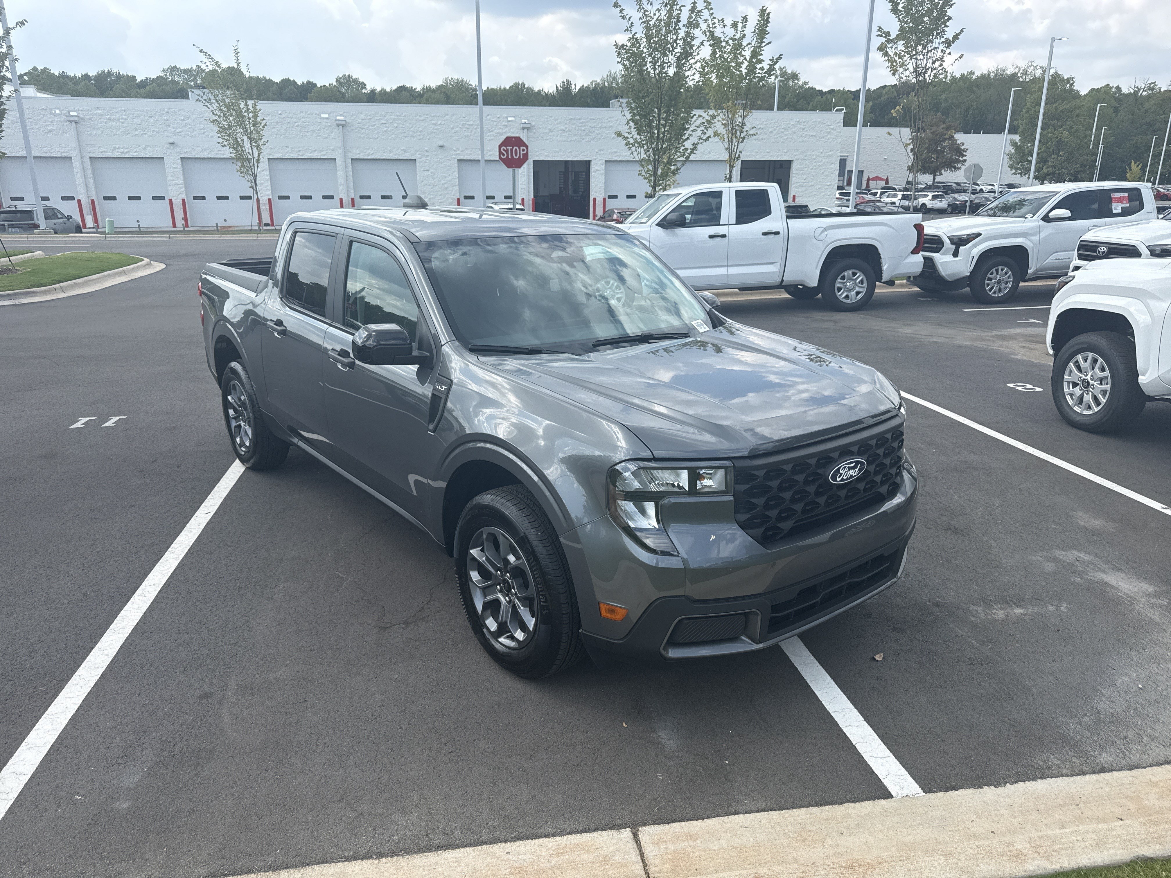 Used 2025 Ford Maverick XLT w/ XLT Luxury Package AWD/4WD image 2