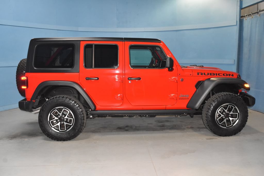 Used 2025 Jeep Wrangler Unlimited Rubicon w/ Convenience Group AWD/4WD image 21