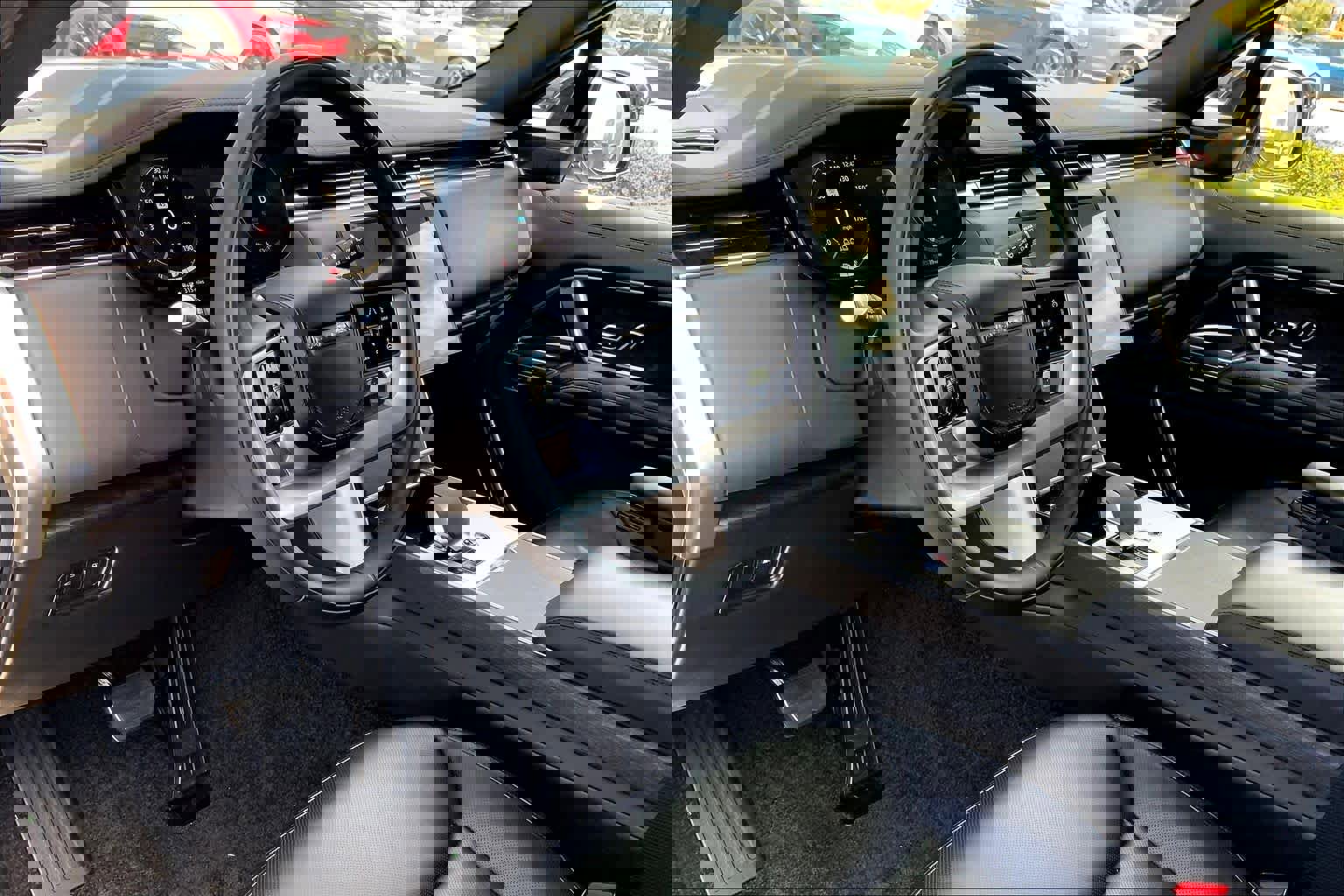 New 2025 Land Rover Range Rover SE image 8