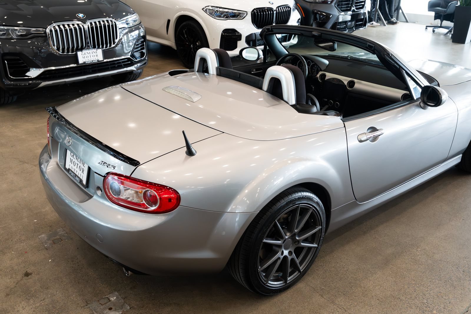 Used 2010 MAZDA MX-5 Miata Touring RWD image 8