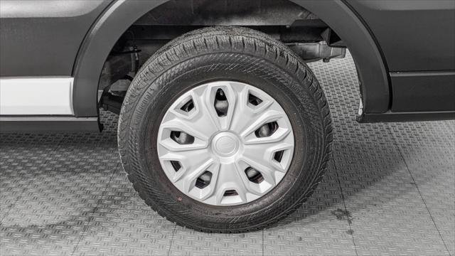 Used 2023 Ford E-Transit Medium Roof RWD image 31