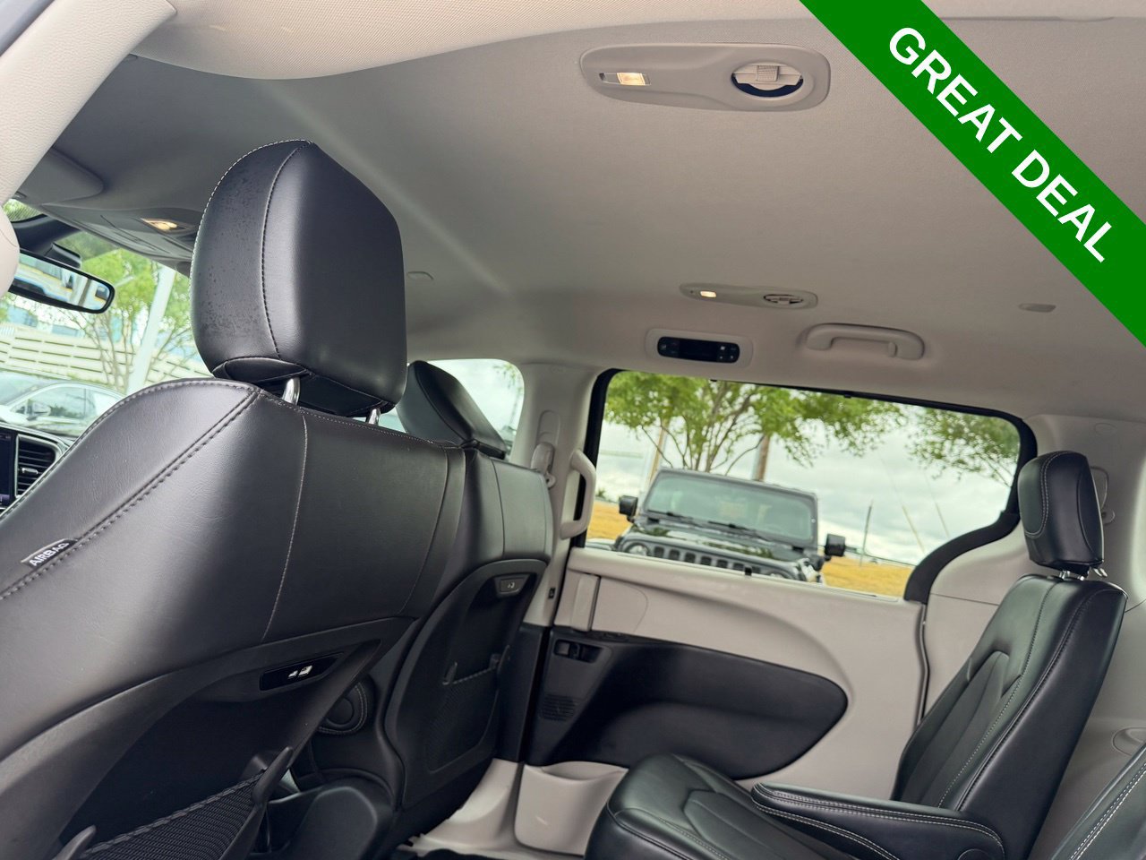 Used 2024 Chrysler Pacifica Touring-L FWD image 34