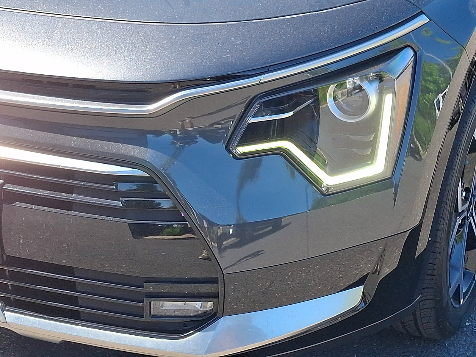 Used 2023 Kia Niro EX Touring FWD image 9