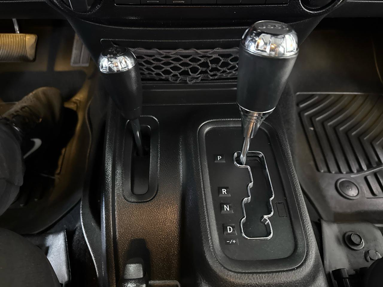 Used 2018 Jeep Wrangler Unlimited Sport w/ Connectivity Group image 17