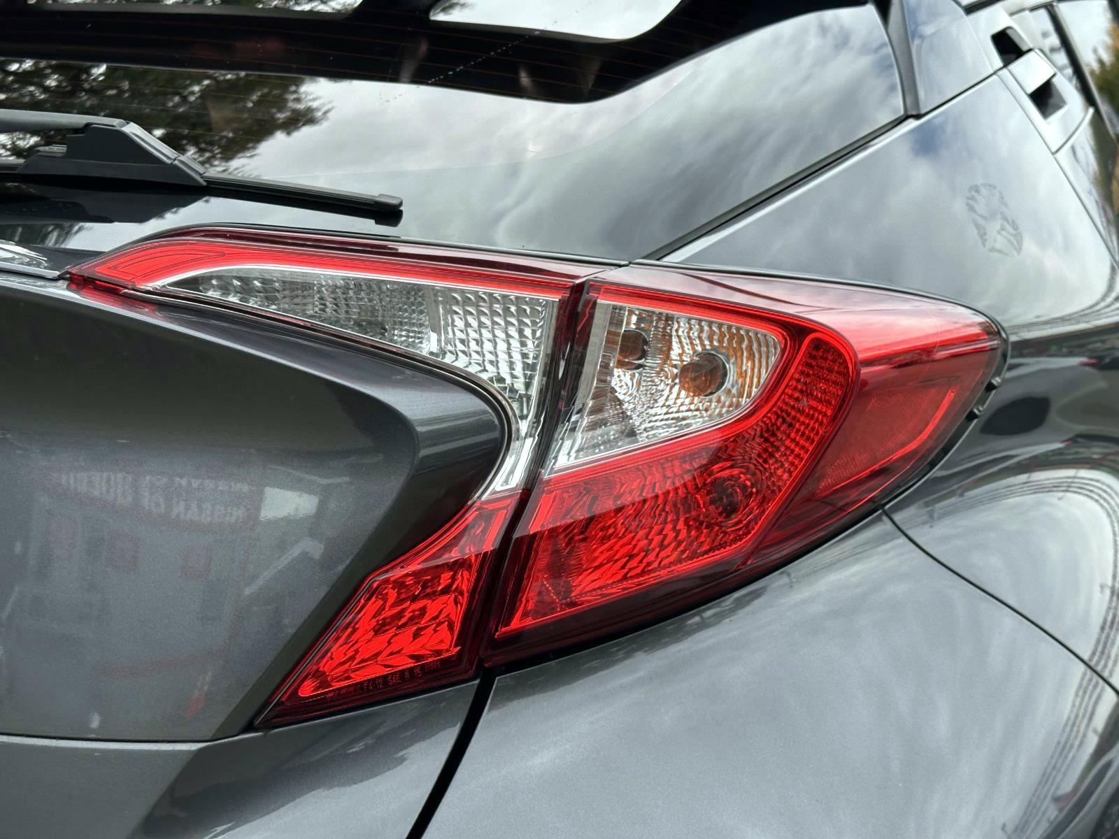 Used 2019 Toyota C-HR XLE FWD image 10