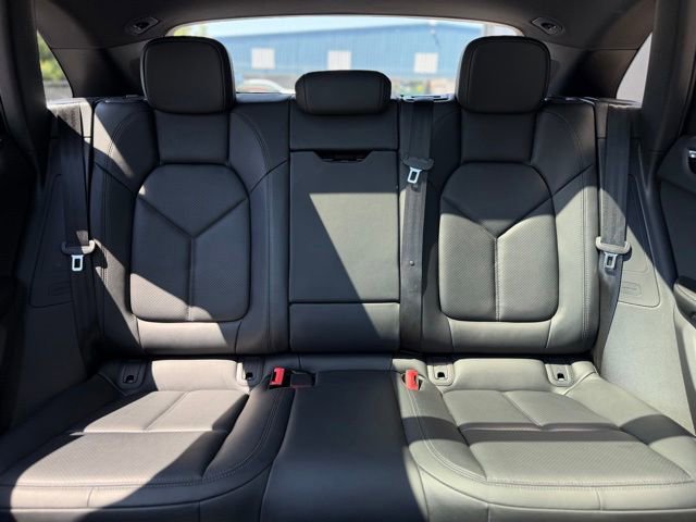 Used 2025 Porsche Macan AWD/4WD image 62