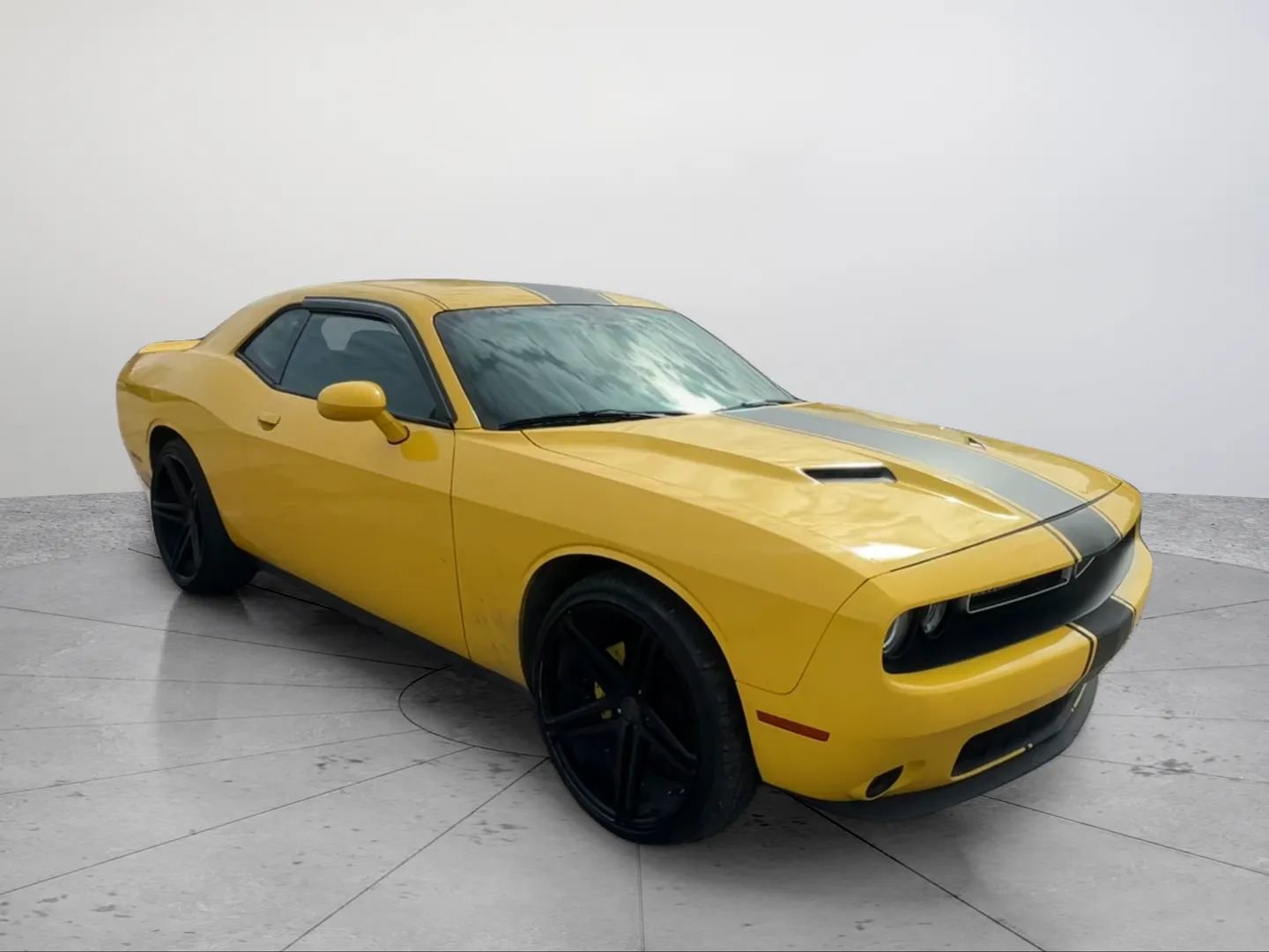 Used 2018 Dodge Challenger SXT image 7
