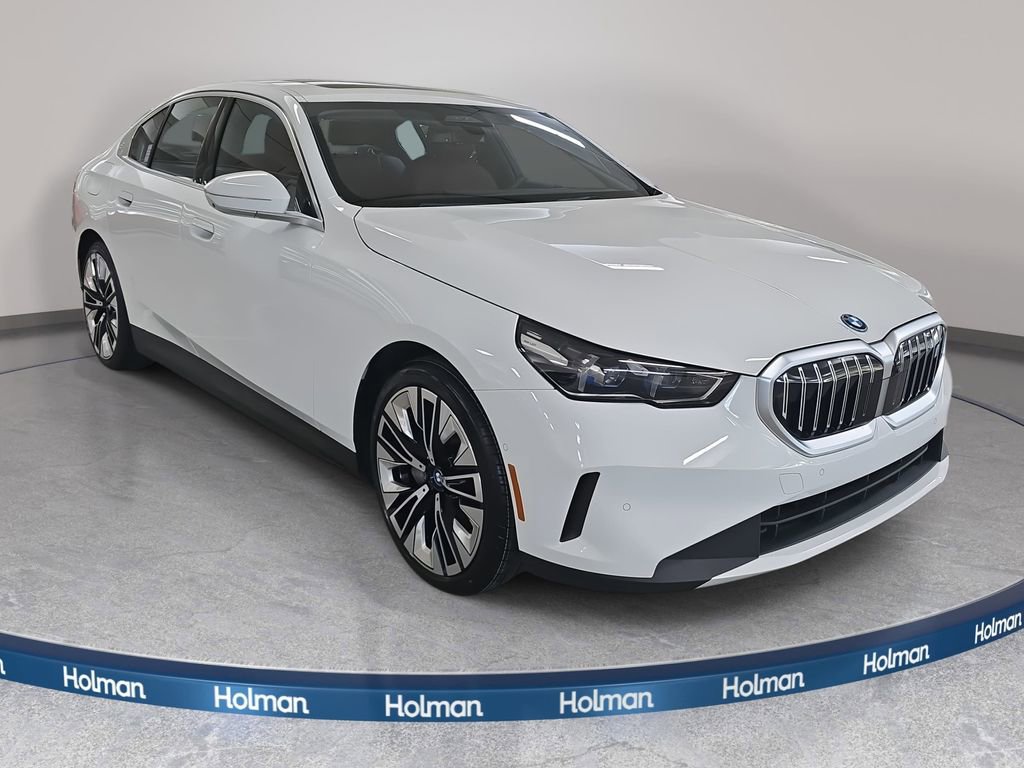 Used 2025 BMW i5 eDrive40i w/ Premium Package image 4