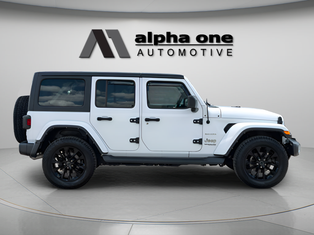 Used 2022 Jeep Wrangler Unlimited Sahara w/ Cold Weather Group AWD/4WD image 5