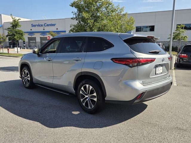 Used 2023 Toyota Highlander XLE FWD image 6