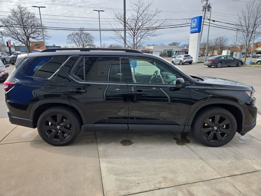 Certified 2025 Honda Pilot Black Edition image 2