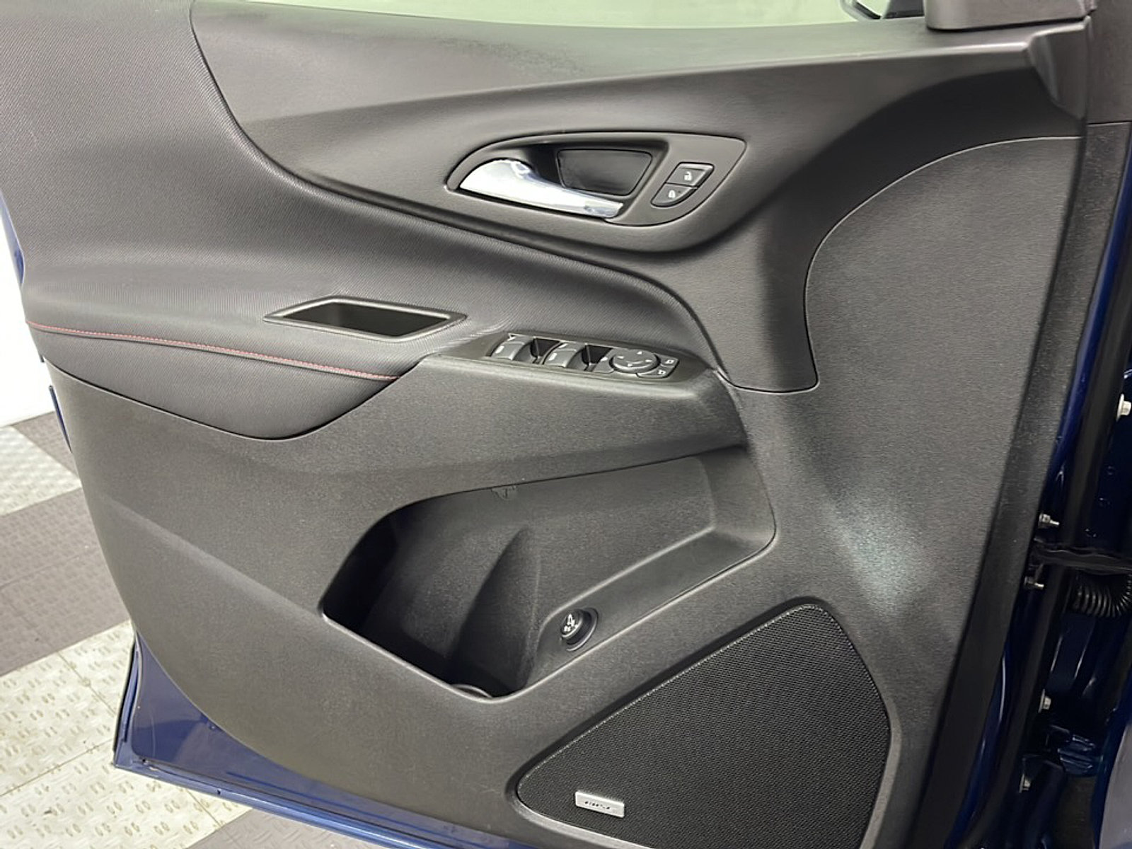 Used 2022 Chevrolet Equinox RS w/ RS Leather Package FWD image 12