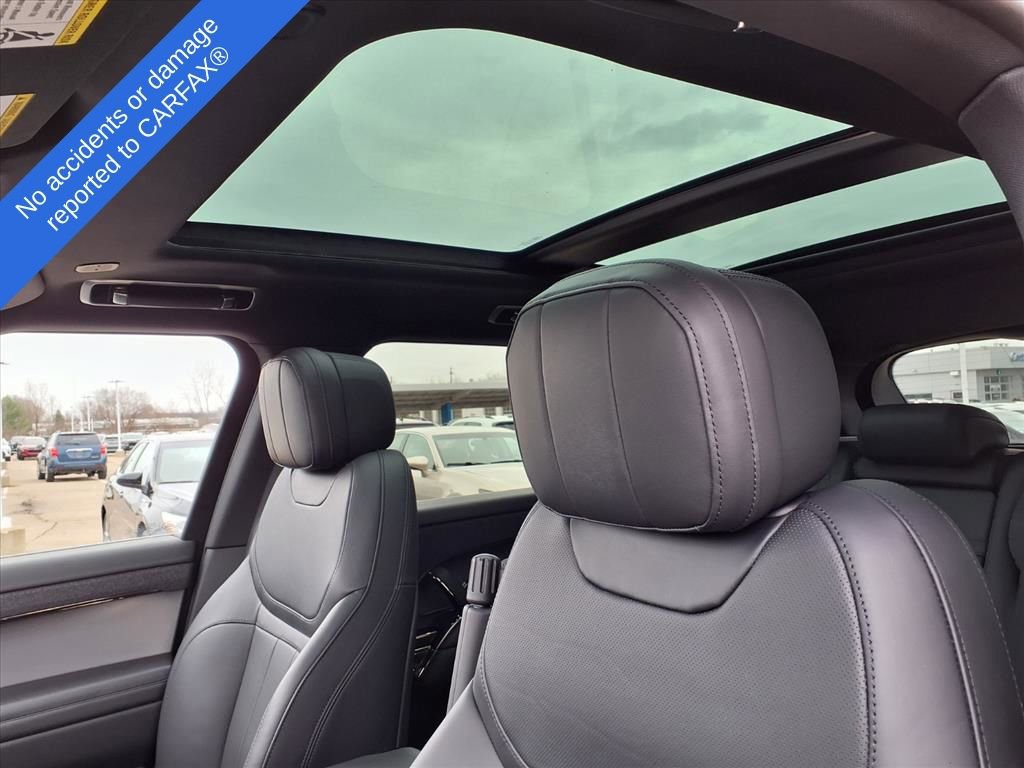 Used 2025 Land Rover Range Rover Sport SE image 19