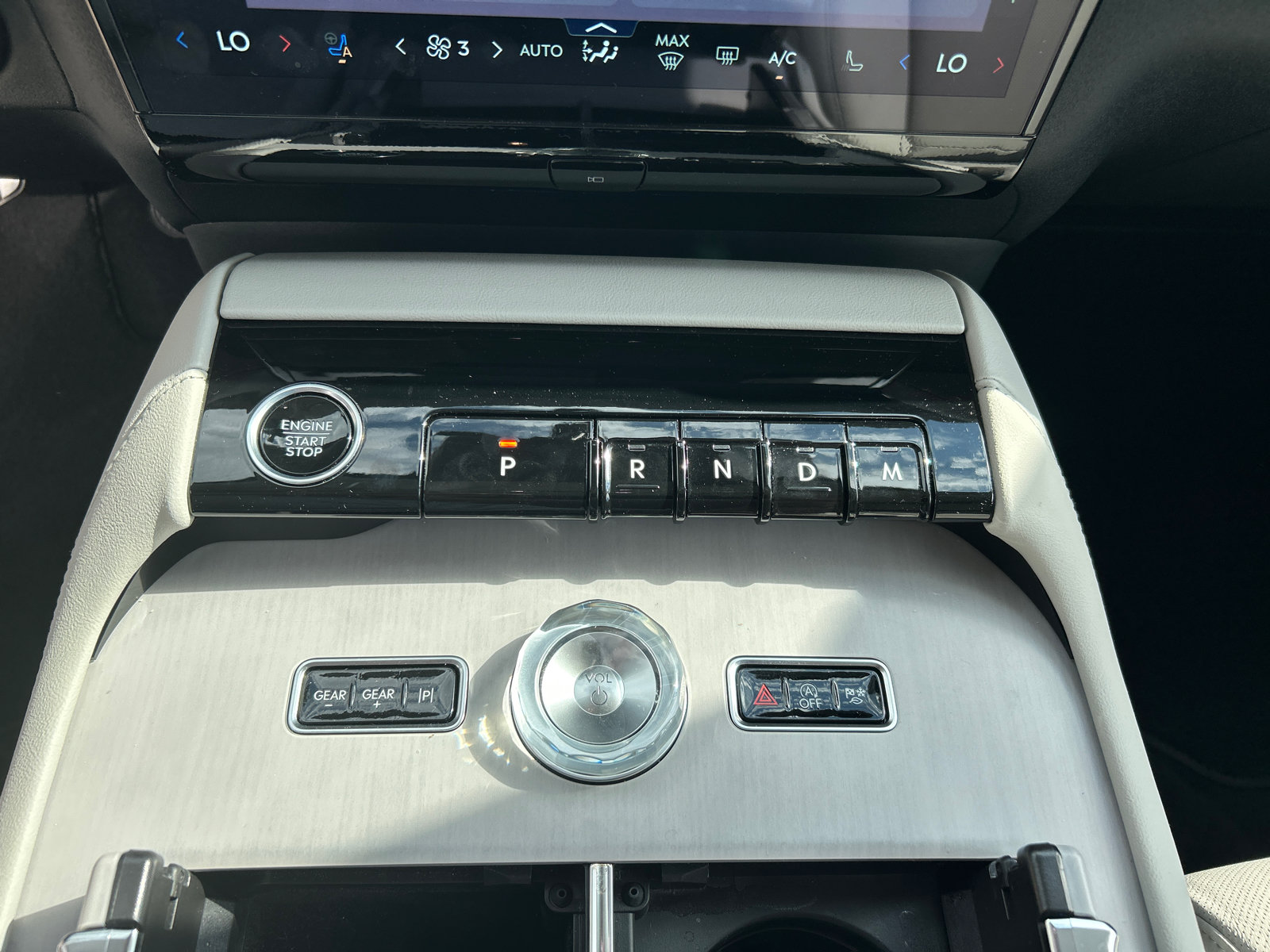 New 2026 Lincoln Navigator Premiere AWD/4WD image 25