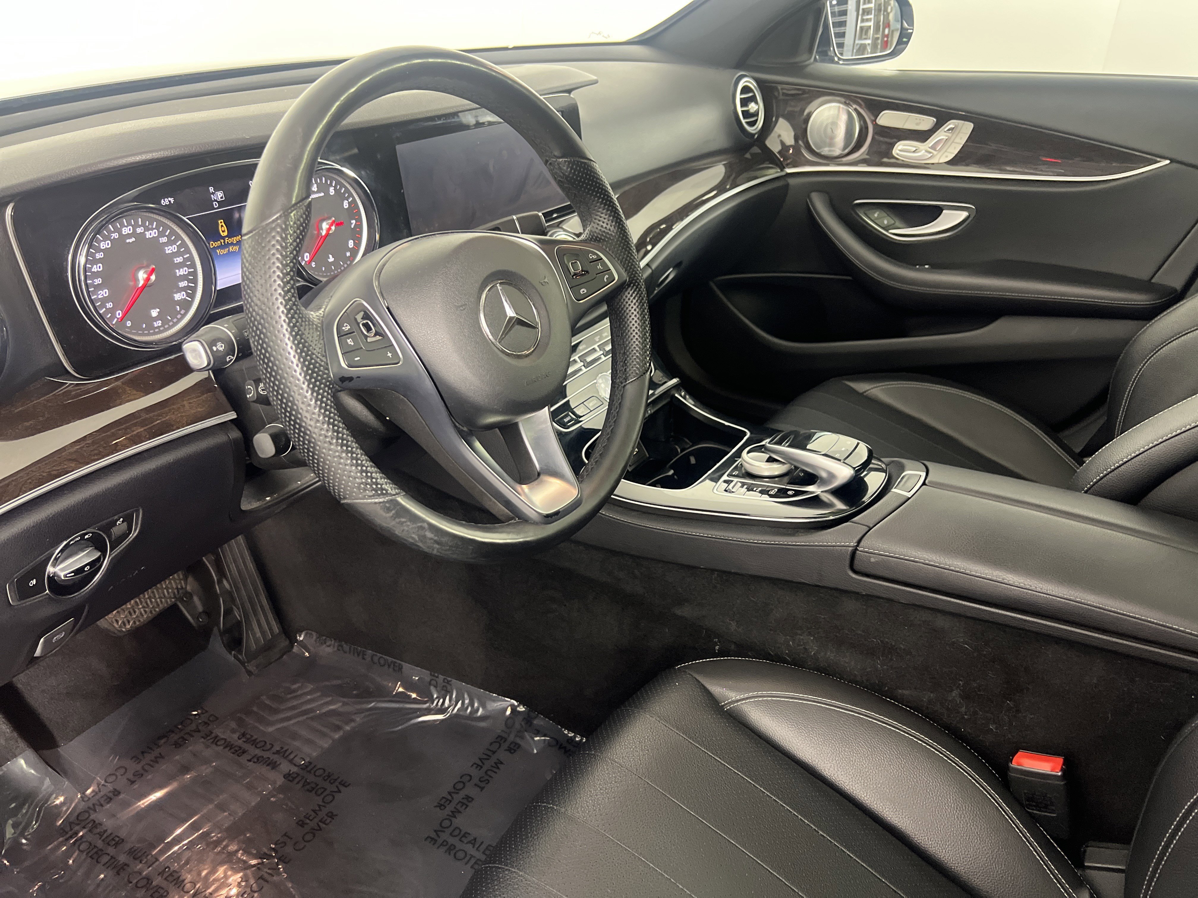 Used 2017 Mercedes-Benz E 300 4MATIC image 4
