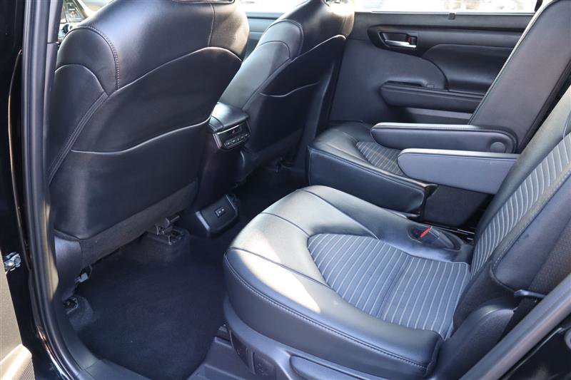 Used 2025 Toyota Highlander XSE image 8