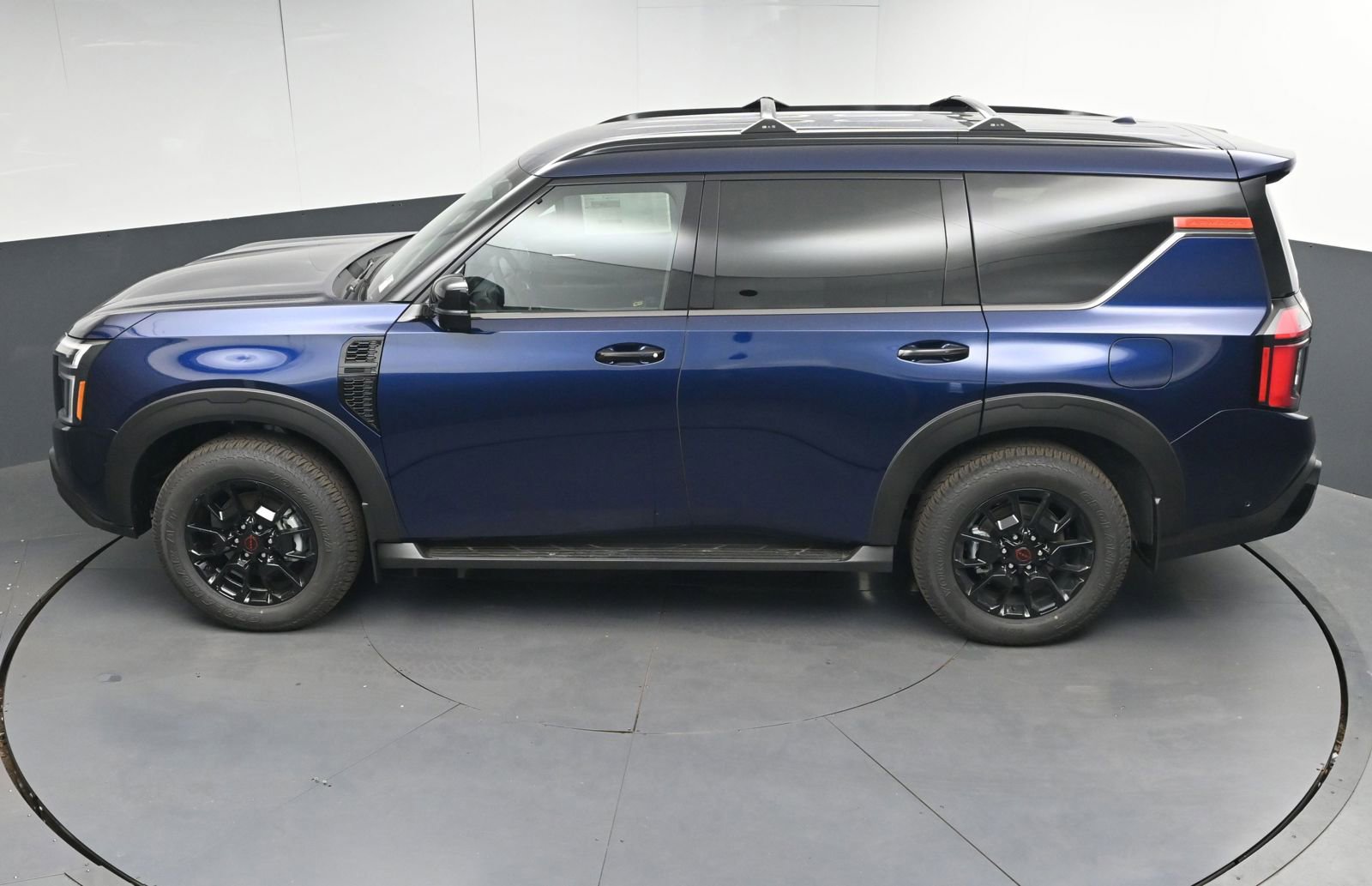 New 2026 Nissan Armada PRO-4X w/ Captain's Chari Seat Package AWD/4WD image 38