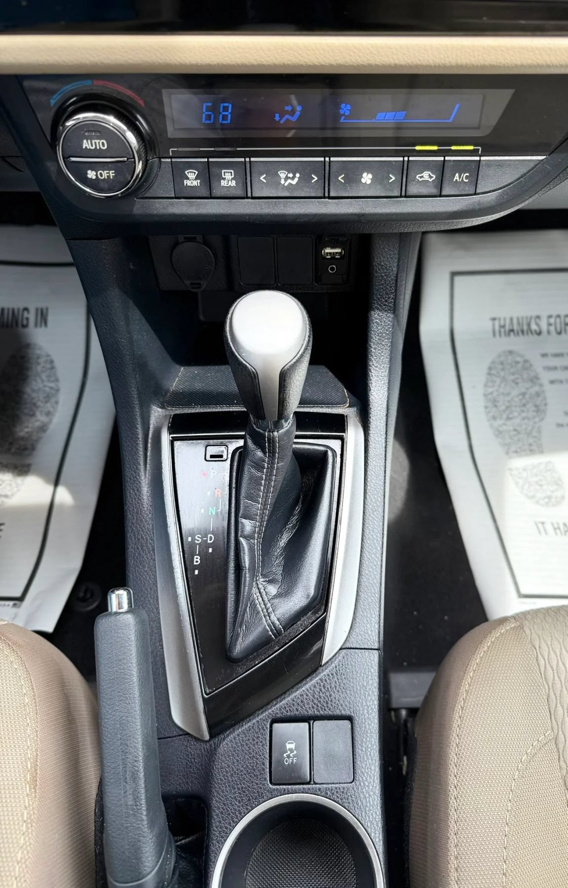 Used 2016 Toyota Corolla LE FWD image 18
