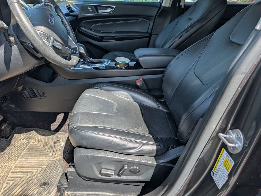 Used 2016 Ford Edge Titanium w/ Equipment Group 302A AWD/4WD image 9