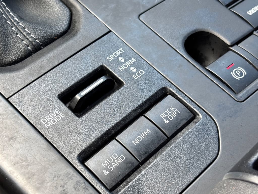 Used 2023 Toyota Highlander LE image 32