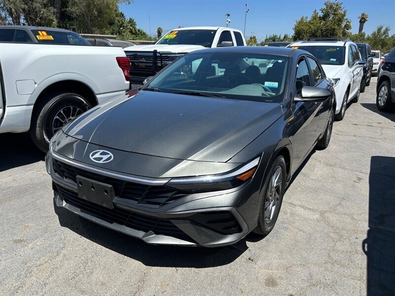 Used 2024 Hyundai Elantra SEL FWD image 31