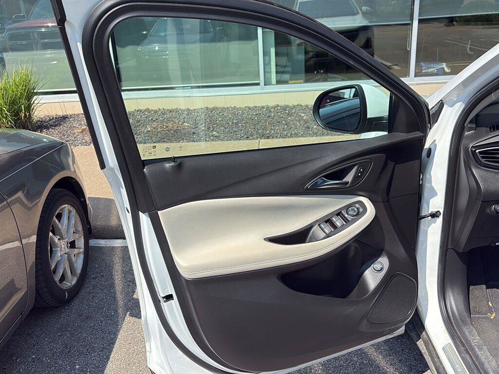 Used 2023 Buick Encore GX Select FWD image 9