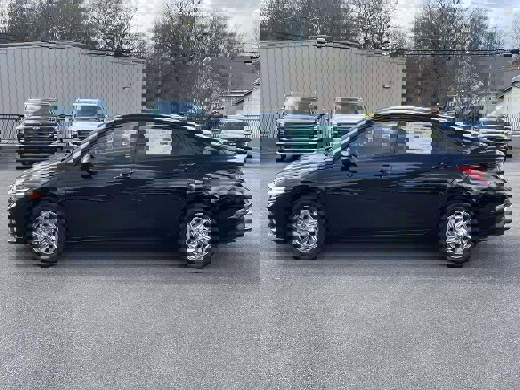 New 2026 Hyundai Elantra SE image 2