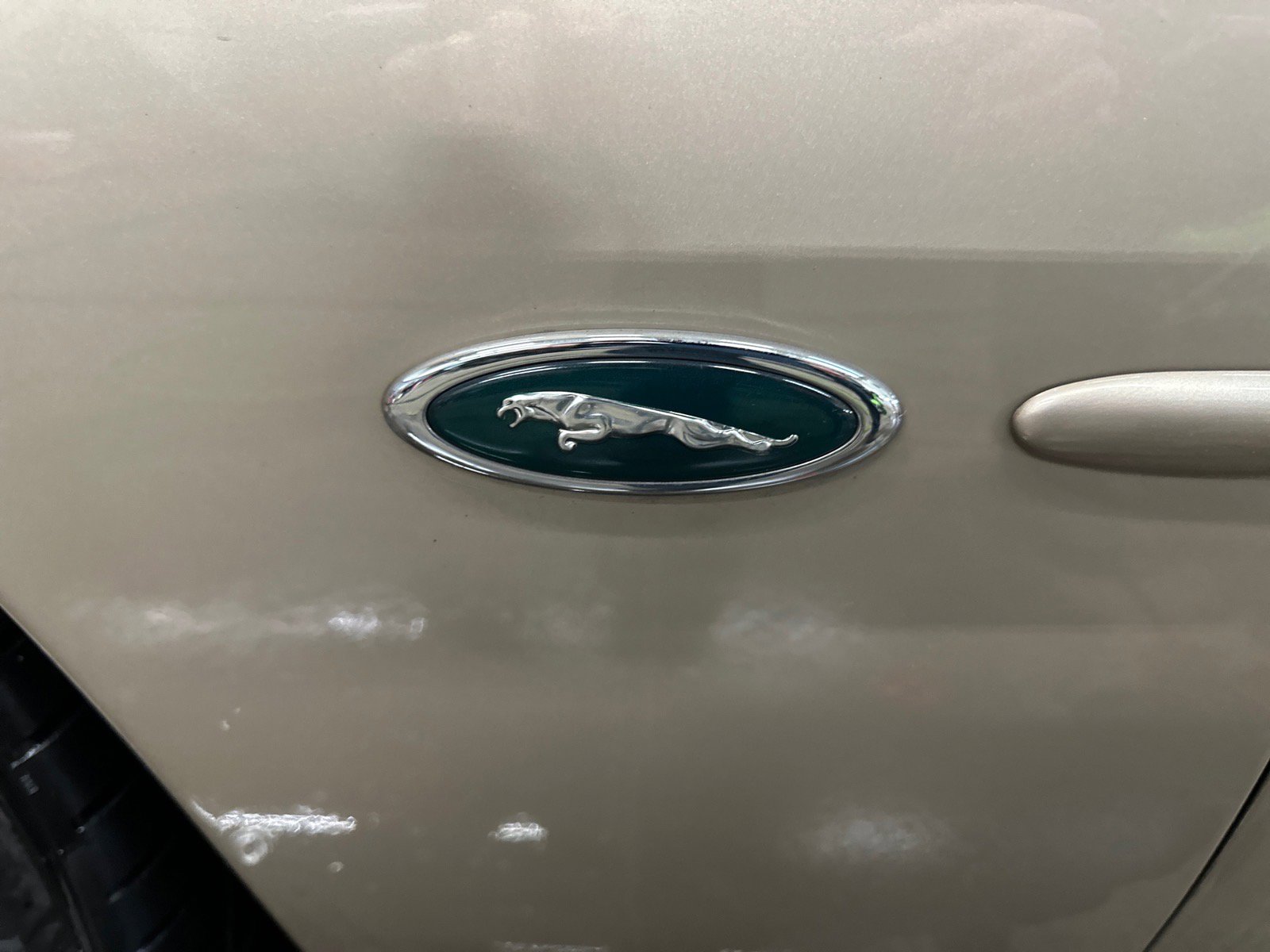 Used 2001 Jaguar XK8 Convertible image 22