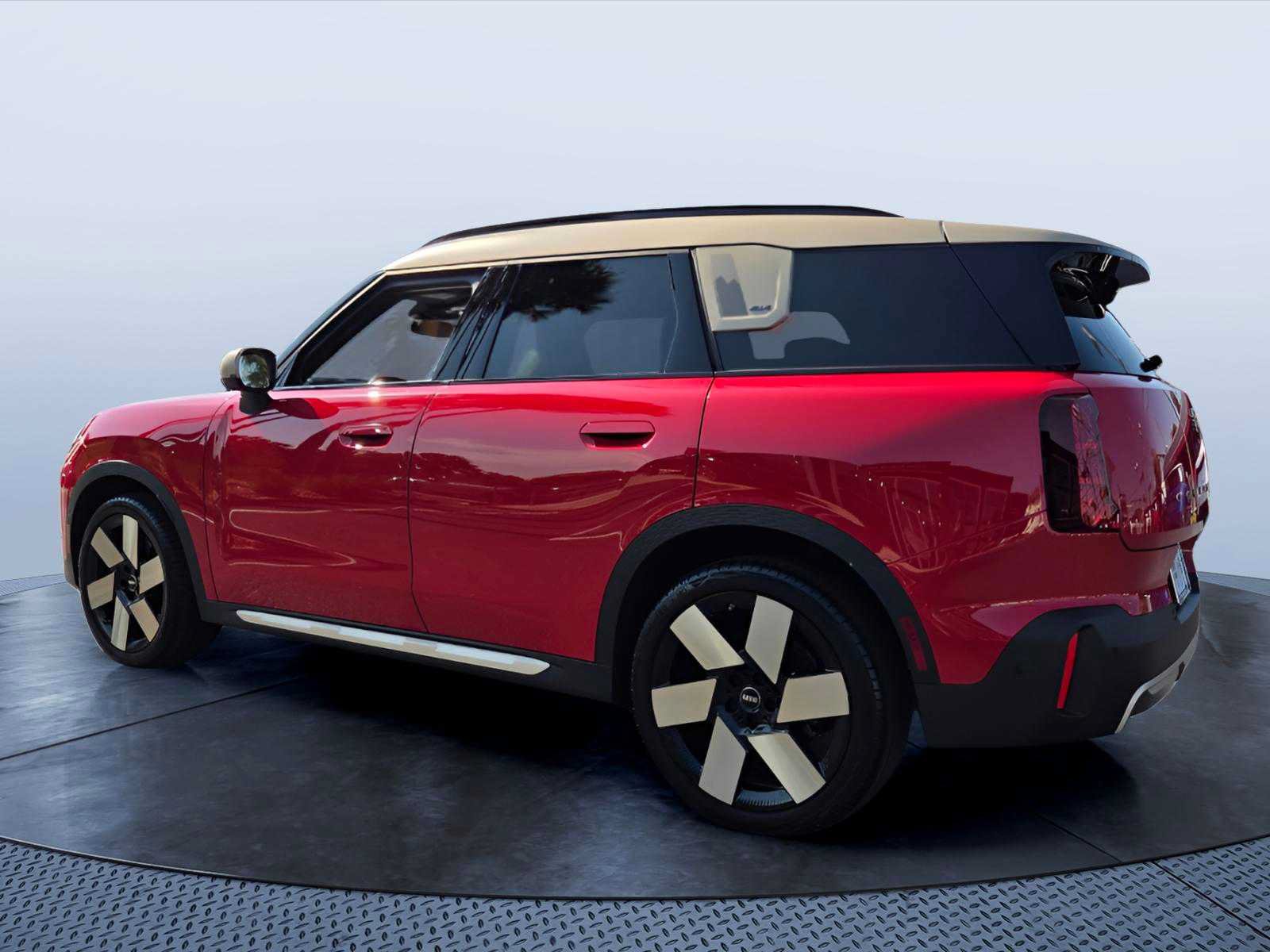 Certified 2025 MINI Cooper Countryman S w/ Comfort Package Max AWD/4WD image 4