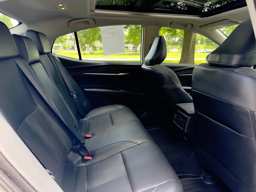 Used 2025 Toyota Camry XLE AWD/4WD image 33
