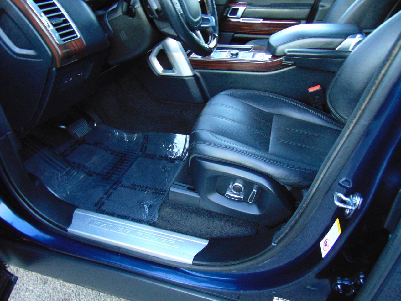 Used 2017 Land Rover Range Rover HSE image 5