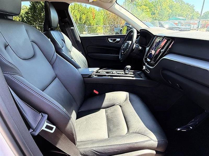 Used 2024 Volvo XC60 B5 Core w/ Protection Package Premier image 25