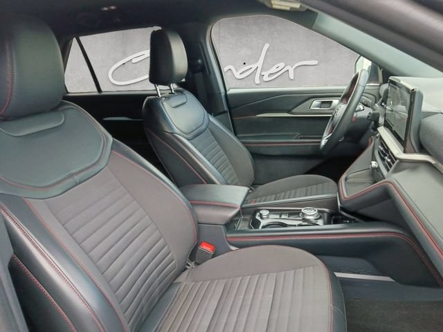 Used 2025 Ford Explorer ST-Line w/ ST-Line Street Pack AWD/4WD image 24