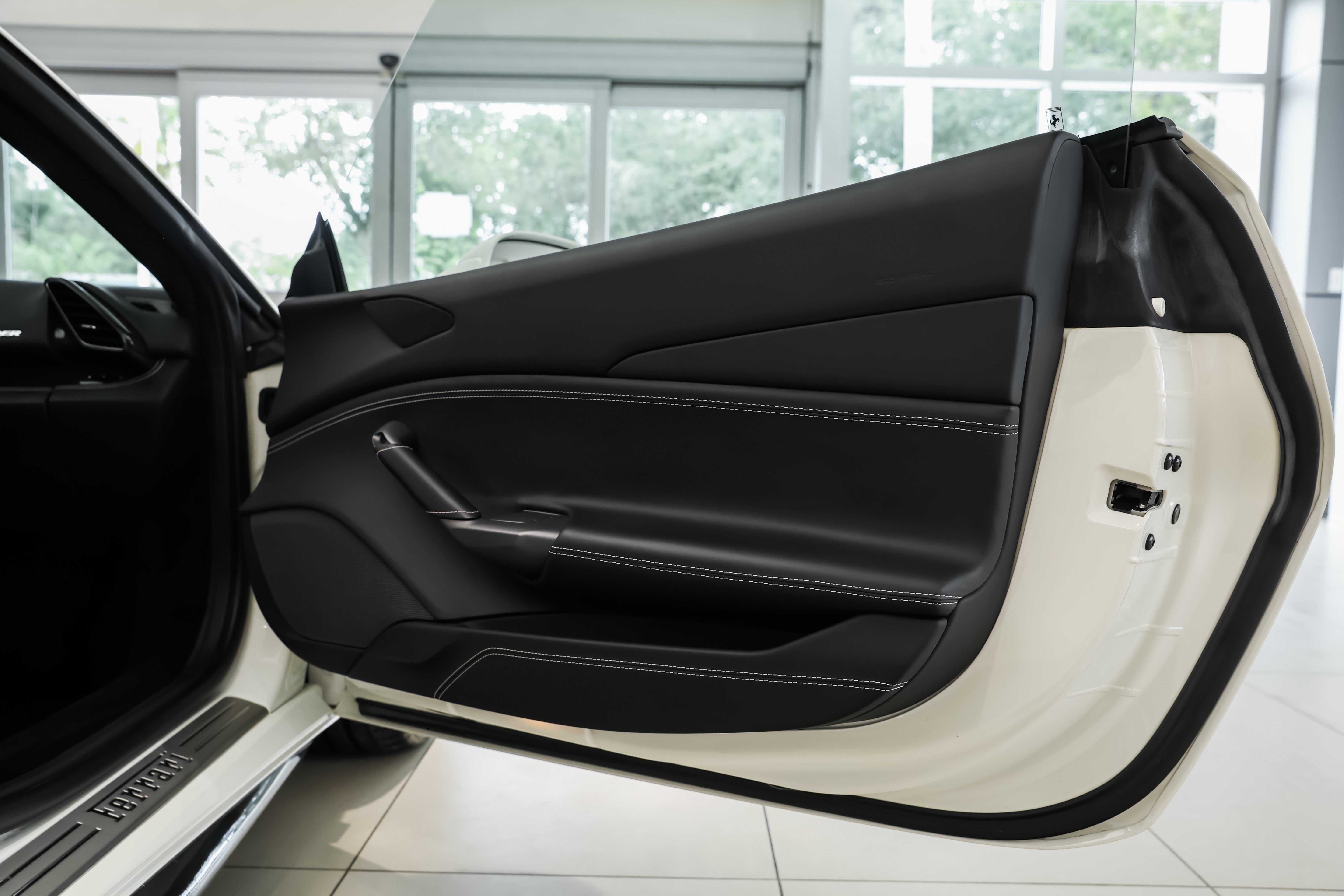 Used 2018 Ferrari 488 Spider RWD image 39