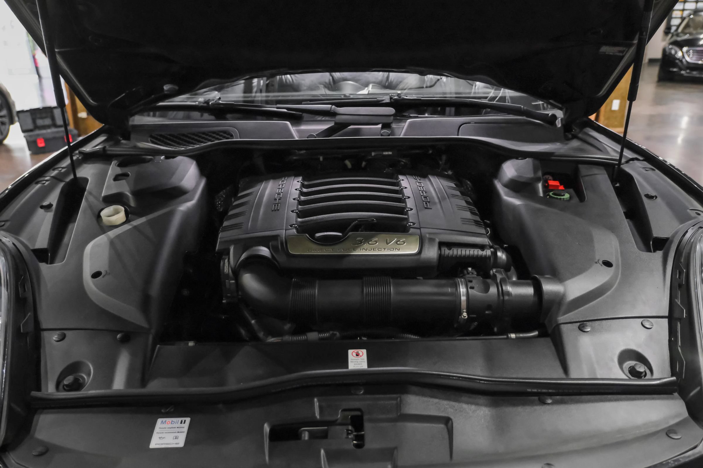 Used 2018 Porsche Cayenne AWD/4WD image 47