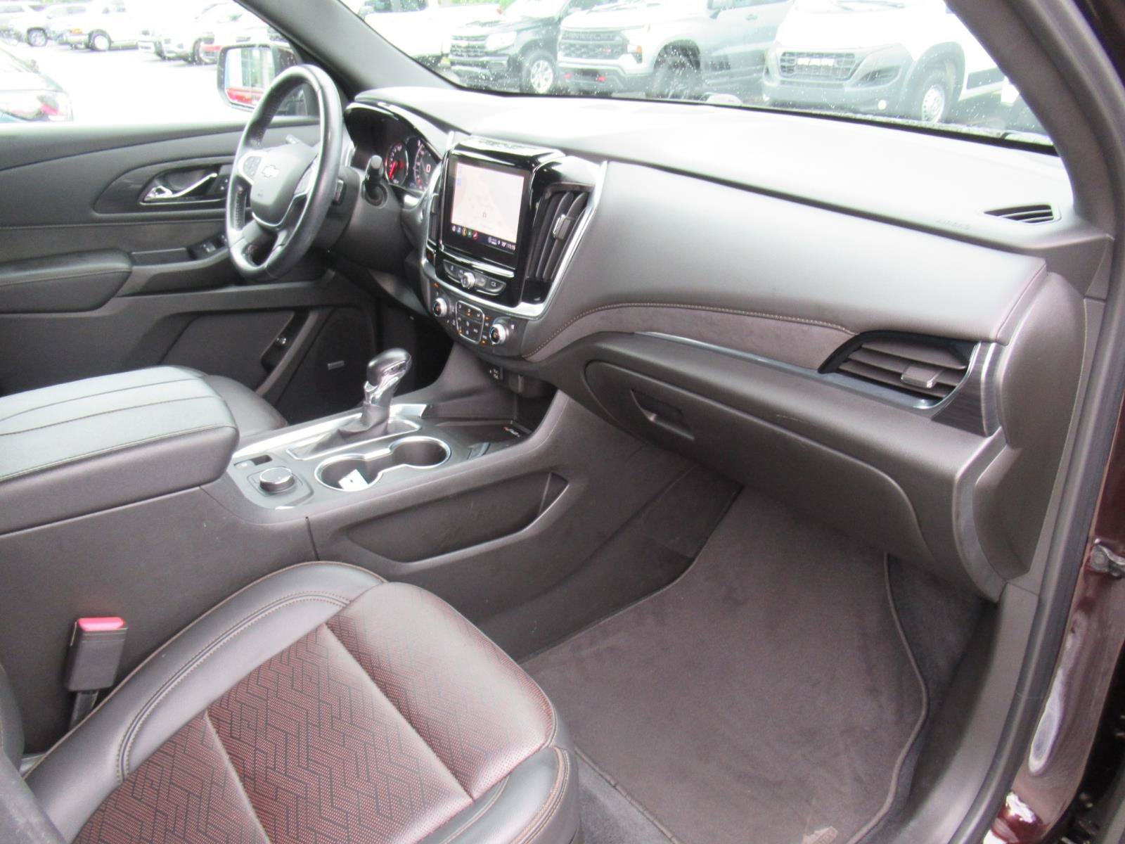 Used 2022 Chevrolet Traverse High Country FWD image 12