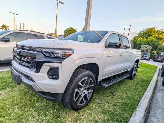 Used 2023 Chevrolet Colorado Z71 w/ Z71 Convenience Package 2 AWD/4WD image 3
